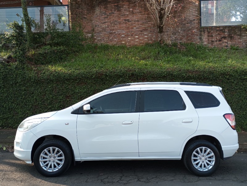 CHEVROLET SPIN LT 1.8 8V ECONO.FLEX 5P AUT. 2014/2014 ESTAÇÃO DO CARRO ESTRELA / Carros no Vale