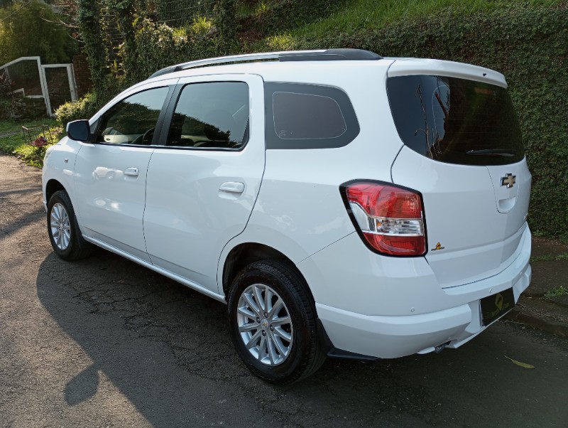 CHEVROLET SPIN LT 1.8 8V ECONO.FLEX 5P AUT. 2014/2014 ESTAÇÃO DO CARRO ESTRELA / Carros no Vale