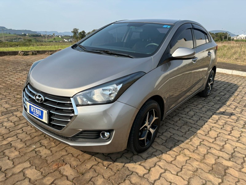 HYUNDAI HB20S 1.6 COMFORT PLUS 16V /2018 RT 811 VEÍCULOS ARROIO DO MEIO / Carros no Vale