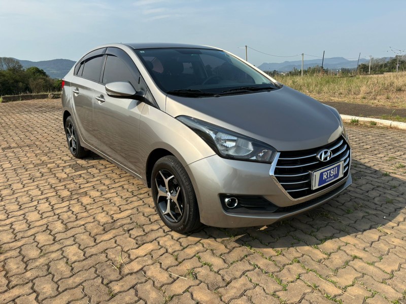 HYUNDAI HB20S 1.6 COMFORT PLUS 16V /2018 RT 811 VEÍCULOS ARROIO DO MEIO / Carros no Vale