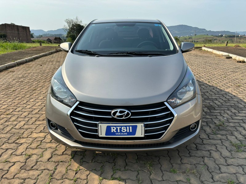 HYUNDAI HB20S 1.6 COMFORT PLUS 16V /2018 RT 811 VEÍCULOS ARROIO DO MEIO / Carros no Vale