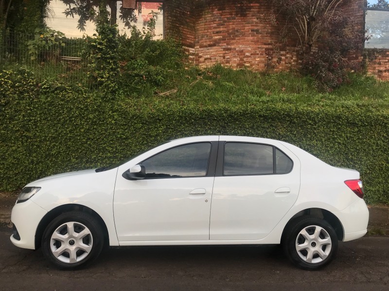 RENAULT LOGAN EXPRESSION 1.6 2017/2018 ESTAÇÃO DO CARRO ESTRELA / Carros no Vale