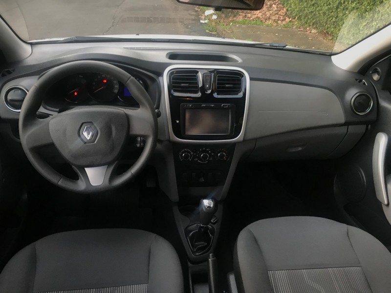 RENAULT LOGAN EXPRESSION 1.6 2017/2018 ESTAÇÃO DO CARRO ESTRELA / Carros no Vale