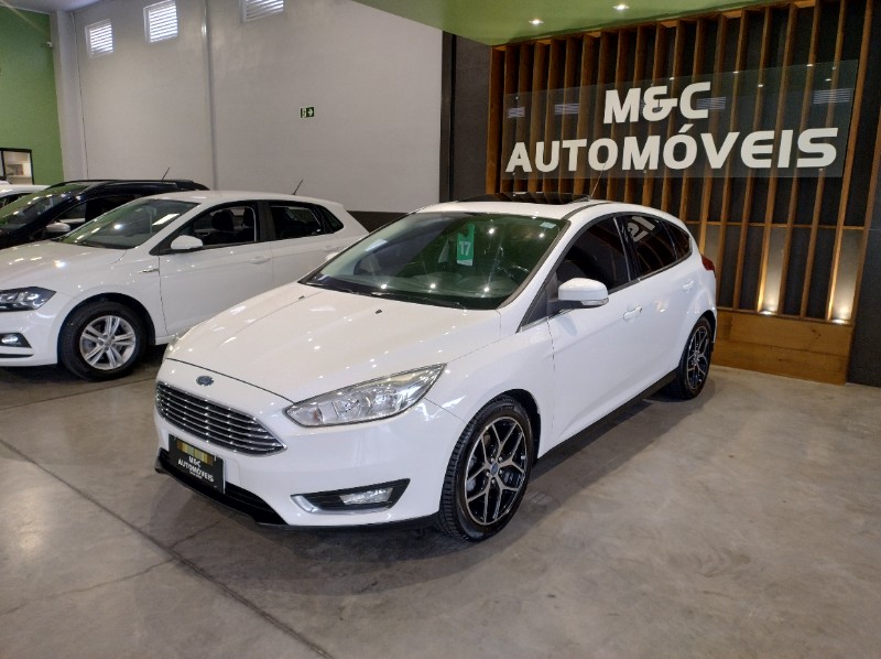 FORD FOCUS HATCH TITANIUM 2.0 2016/2017 M&C AUTOMÓVEIS CAXIAS DO SUL / Carros no Vale