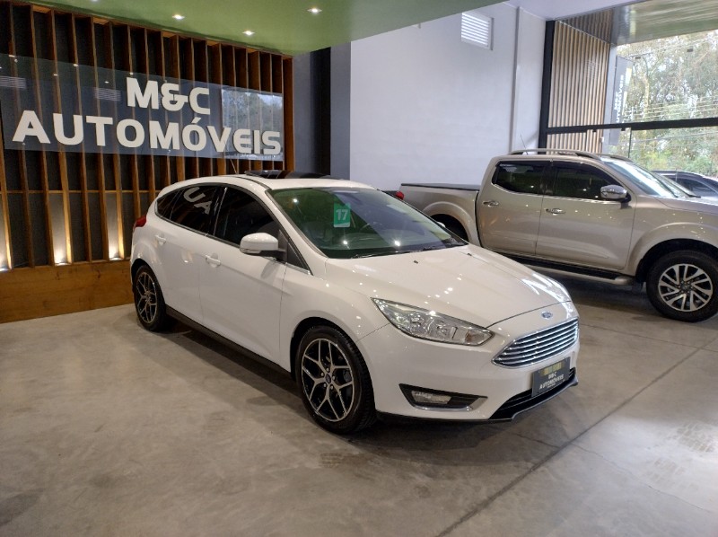 FORD FOCUS HATCH TITANIUM 2.0 2016/2017 M&C AUTOMÓVEIS CAXIAS DO SUL / Carros no Vale