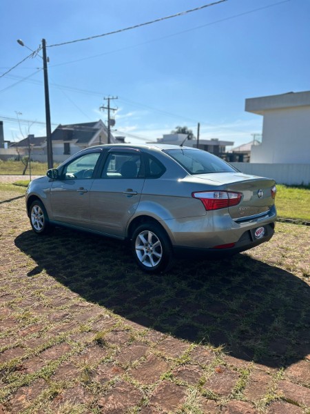 FIAT GRAND SIENA 1.4 MPI ATTRACTIVE 8V FLEX 4P MANUAL /2014 NEURI VEÍCULOS LAJEADO / Carros no Vale