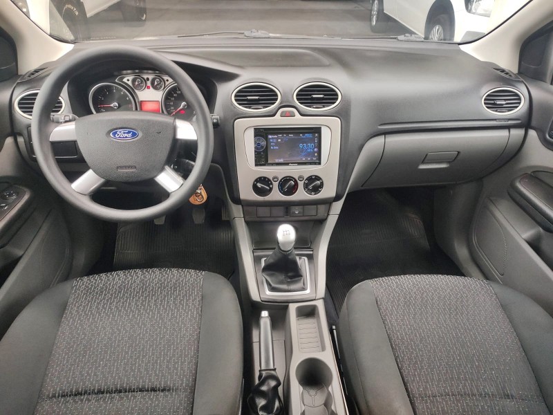 FORD FOCUS 1.6 S HATCH /2010 CHIMA VEÍCULOS VENÂNCIO AIRES / Carros no Vale