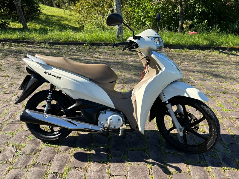 HONDA MOTOS BIZ 125 /2018 RT 811 VEÍCULOS ARROIO DO MEIO / Carros no Vale