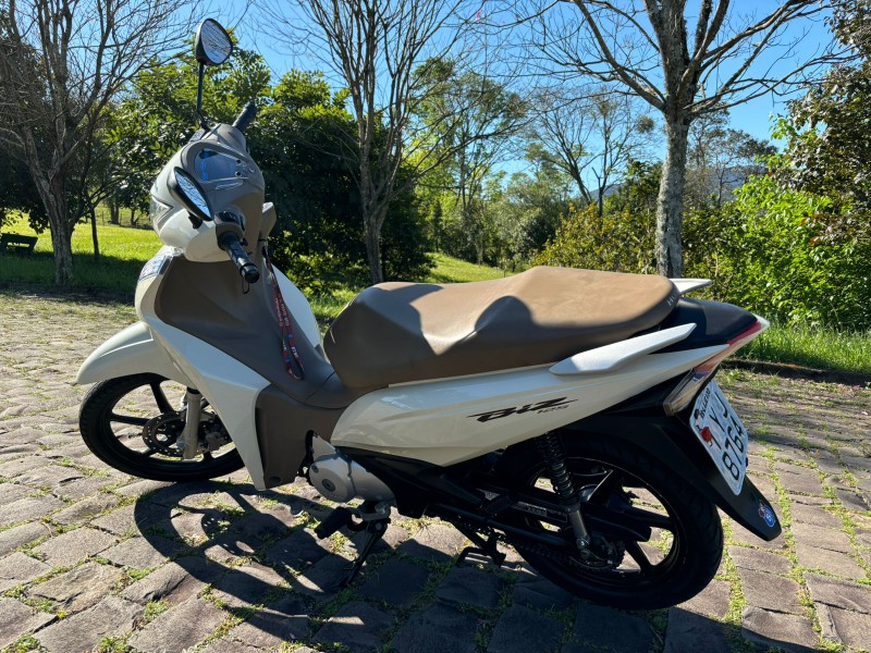 HONDA MOTOS BIZ 125 /2018 RT 811 VEÍCULOS ARROIO DO MEIO / Carros no Vale