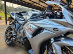 HONDA MOTOS CBR 1000 RR FIRE BLADE 2006/2006 TS VEÍCULOS ANTA GORDA / Carros no Vale