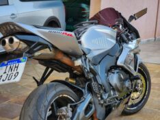 HONDA MOTOS CBR 1000 RR FIRE BLADE 2006/2006 TS VEÍCULOS ANTA GORDA / Carros no Vale