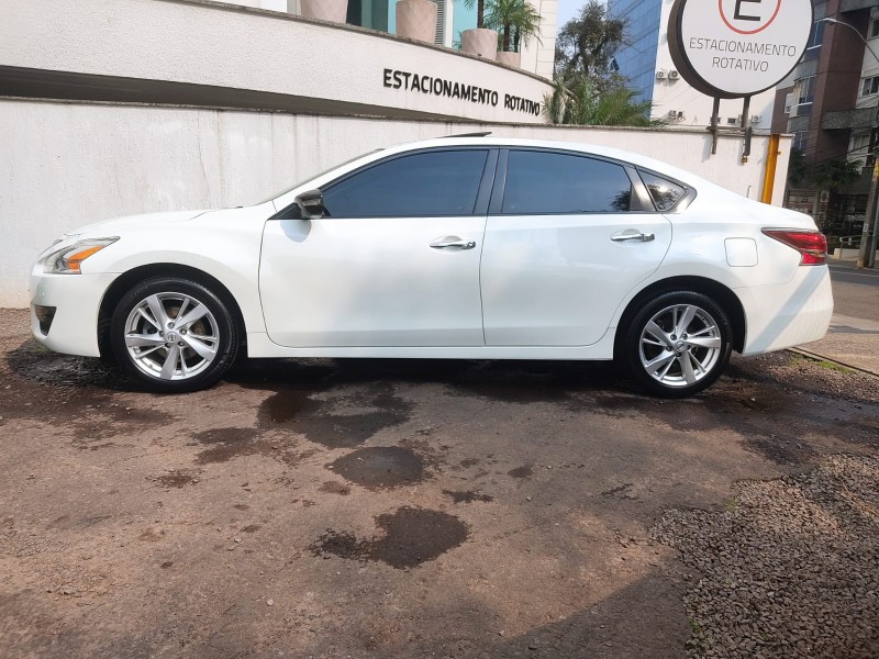 NISSAN ALTIMA SL 2.5 2013/2014 ALTERNATIVA VEÍCULOS LAJEADO / Carros no Vale