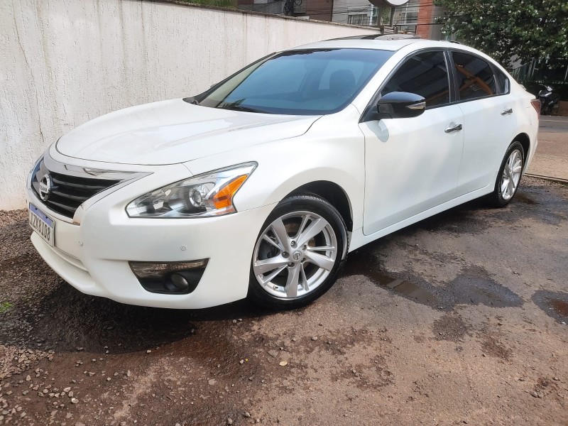 NISSAN ALTIMA SL 2.5 2013/2014 ALTERNATIVA VEÍCULOS LAJEADO / Carros no Vale