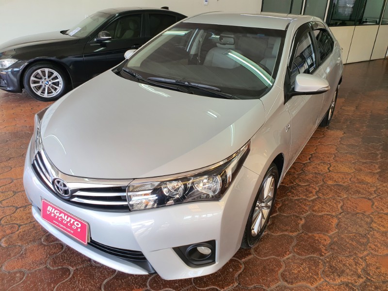 TOYOTA COROLLA XEI 2.0 16V 2015/2016 RIGAUTO VEÍCULOS VENÂNCIO AIRES / Carros no Vale