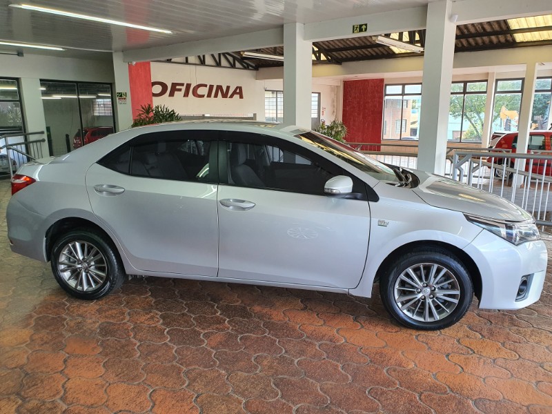 TOYOTA COROLLA XEI 2.0 16V 2015/2016 RIGAUTO VEÍCULOS VENÂNCIO AIRES / Carros no Vale