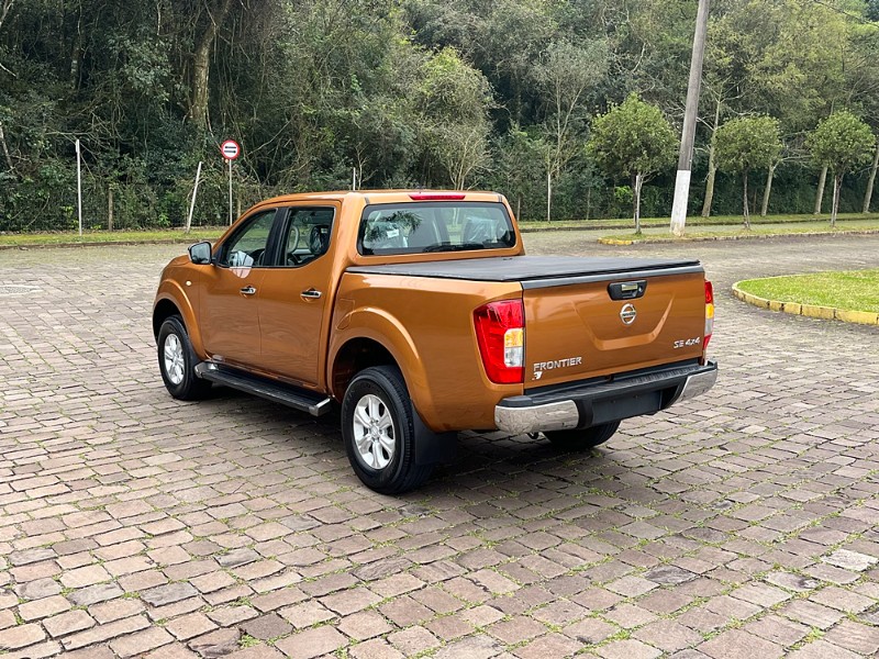 NISSAN FRONTIER 2.3 LE 4X4 CD BI TURBO 2017/2017 BOSCO AUTOMÓVEIS GUAPORÉ / Carros no Vale