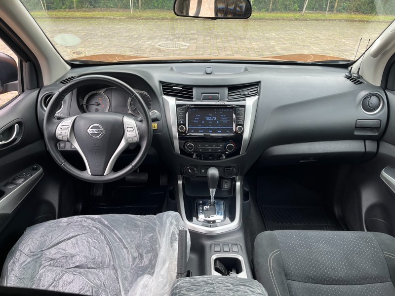 NISSAN FRONTIER 2.3 LE 4X4 CD BI TURBO 2017/2017 BOSCO AUTOMÓVEIS GUAPORÉ / Carros no Vale