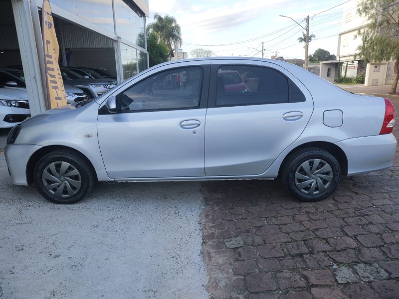 TOYOTA ETIOS 1.5 X PLUS SEDAN 16V FLEX 4P AUTOMÁTICO /2019 CHIMA VEÍCULOS VENÂNCIO AIRES / Carros no Vale