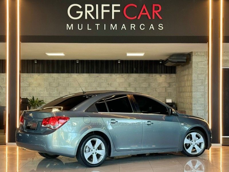 CHEVROLET CRUZE 1.8 LT 16V 2012/2012 GRIFFCAR MULTIMARCAS DOIS IRMÃOS / Carros no Vale