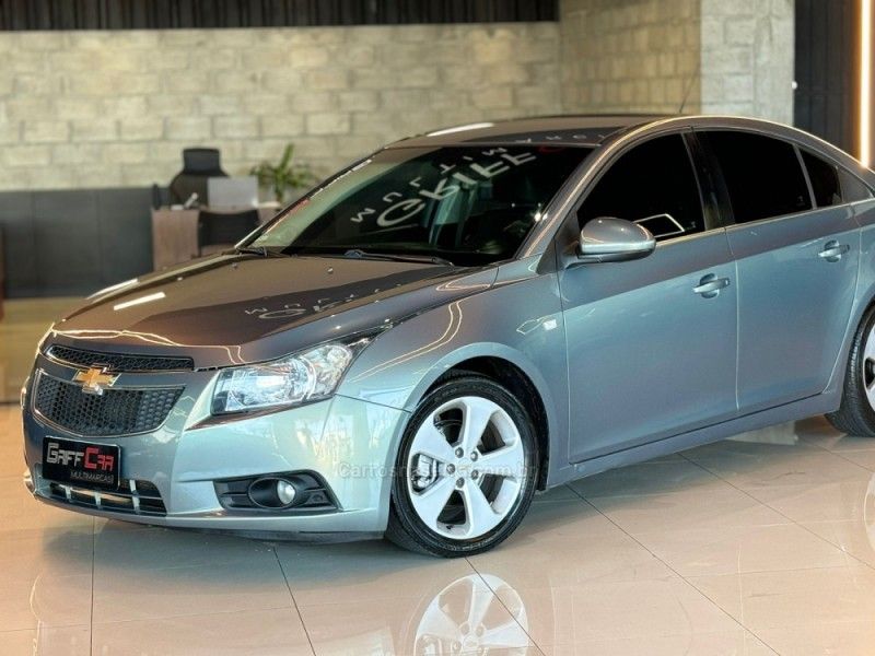 CHEVROLET CRUZE 1.8 LT 16V 2012/2012 GRIFFCAR MULTIMARCAS DOIS IRMÃOS / Carros no Vale