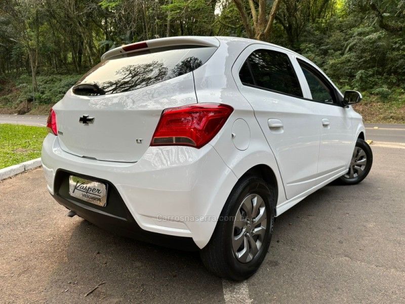 CHEVROLET ONIX 1.0 MPFI LT 8V 2018/2019 KASPER VEÍCULOS DOIS IRMÃOS / Carros no Vale