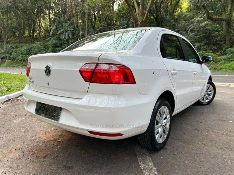 VOLKSWAGEN VOYAGE 1.6 MSI TOTALFLEX 8V 2021/2022 KASPER VEÍCULOS DOIS IRMÃOS / Carros no Vale