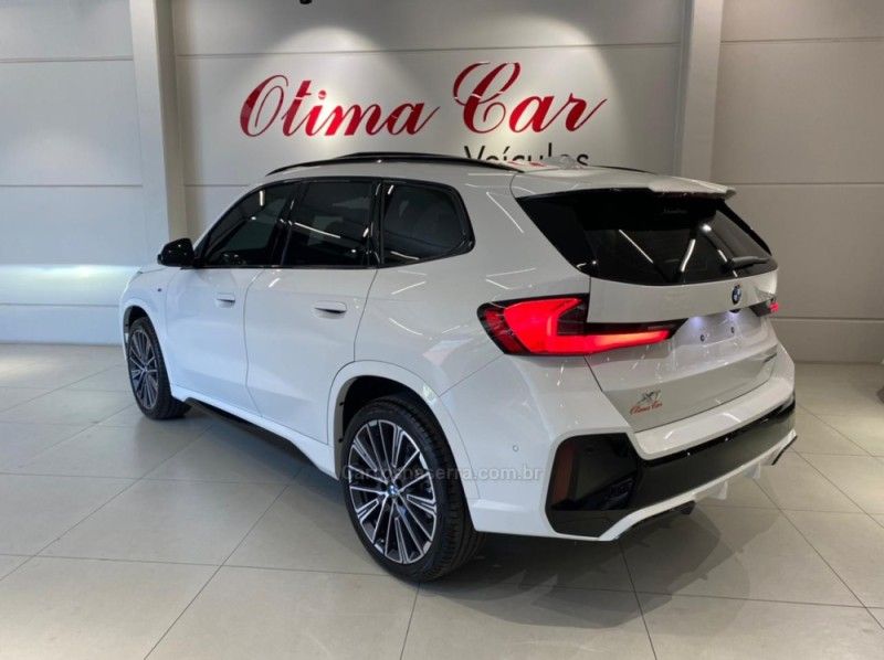 BMW X1 2.0 SDRIVE20I M SPORT 16V TURBO 2024/2025 ÓTIMA CAR FLORES DA CUNHA / Carros no Vale