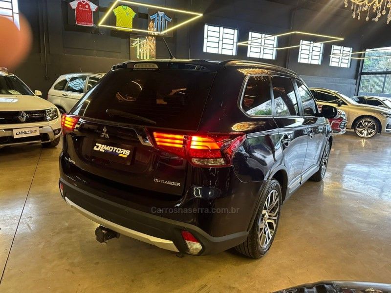 MITSUBISHI OUTLANDER 2.0 16V 2016/2016 DL MOTORS LAJEADO / Carros no Vale