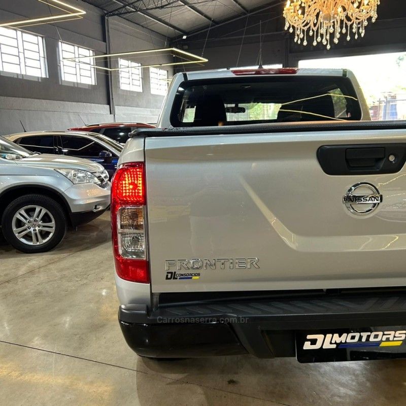 NISSAN FRONTIER 2.3 S 16V 4X4 CD TURBO 2021/2021 DL MOTORS LAJEADO / Carros no Vale