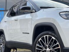 Jeep Compass LIMITED T270 1.3 TB 4×2 Flex Aut 2022/2023 CONCEPT MOTORS PASSO FUNDO / Carros no Vale