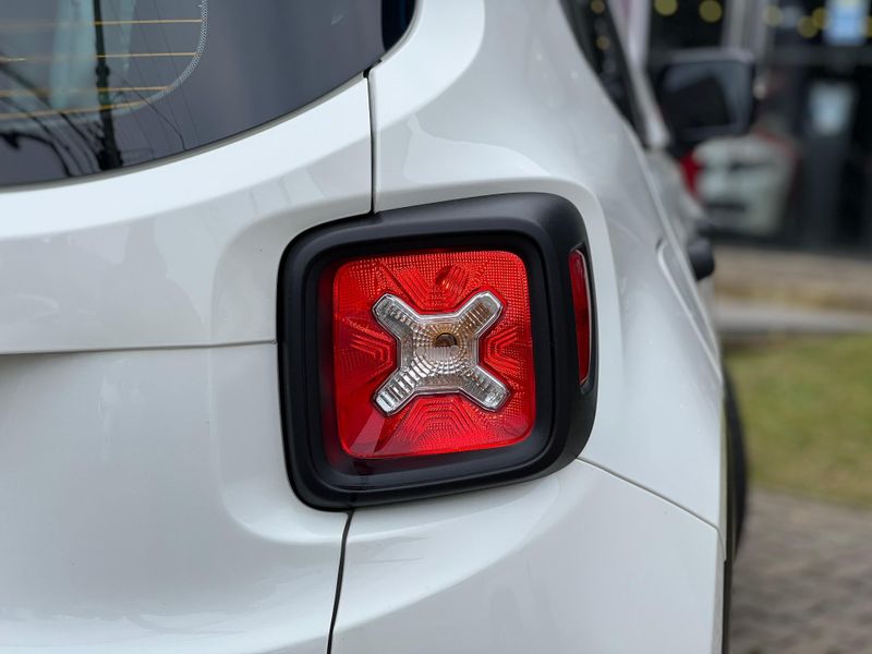 Jeep Renegade Sport 1.8 4×2 Flex 16V Aut. 2015/2016 CONCEPT MOTORS PASSO FUNDO / Carros no Vale