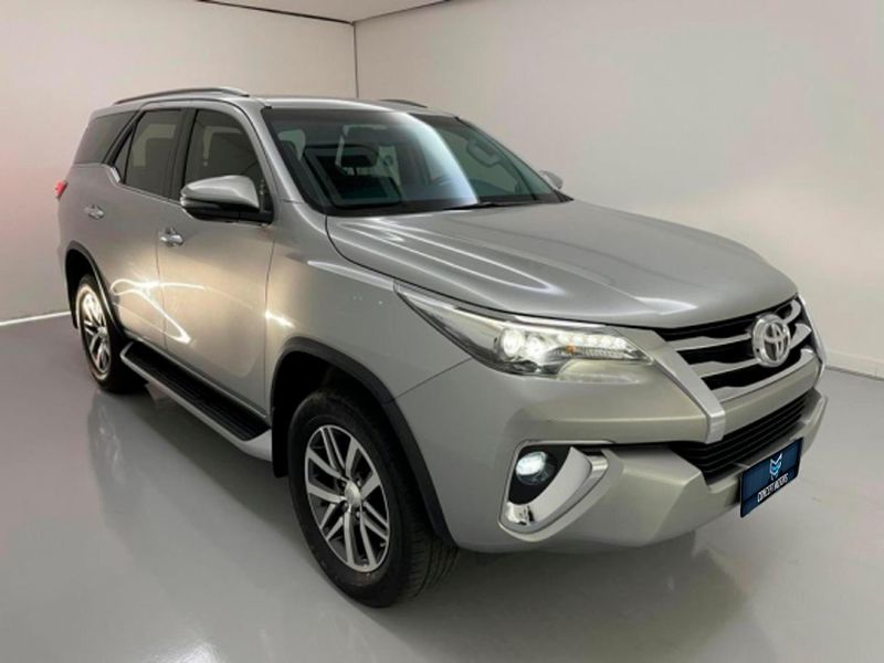 Toyota Hilux SW4 SRX 4×4 2.8 TDI 16V Dies Aut. 2018/2018 CONCEPT MOTORS PASSO FUNDO / Carros no Vale