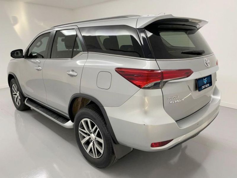 Toyota Hilux SW4 SRX 4×4 2.8 TDI 16V Dies Aut. 2018/2018 CONCEPT MOTORS PASSO FUNDO / Carros no Vale