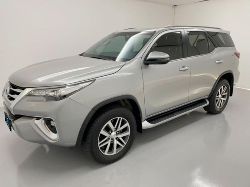 Toyota Hilux SW4 SRX 4×4 2.8 TDI 16V Dies Aut. 2018/2018 CONCEPT MOTORS PASSO FUNDO / Carros no Vale