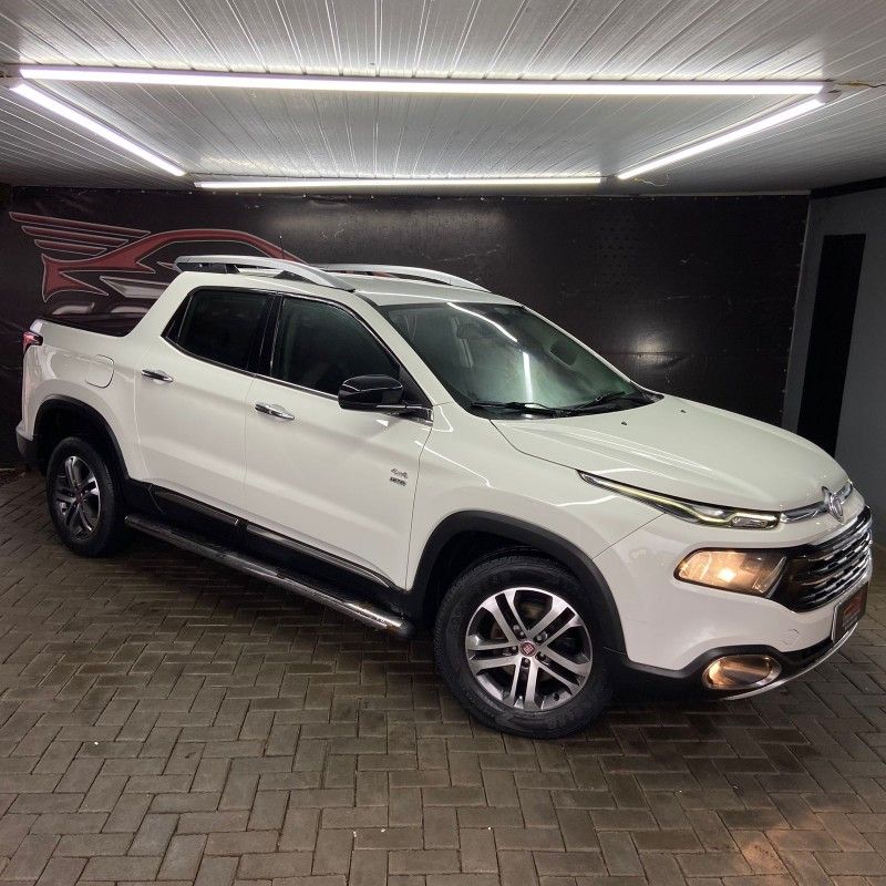 Fiat TORO VOLCANO 2.4 AT9 2017/2017 SÉRGIO VEÍCULOS TEUTÔNIA / Carros no Vale