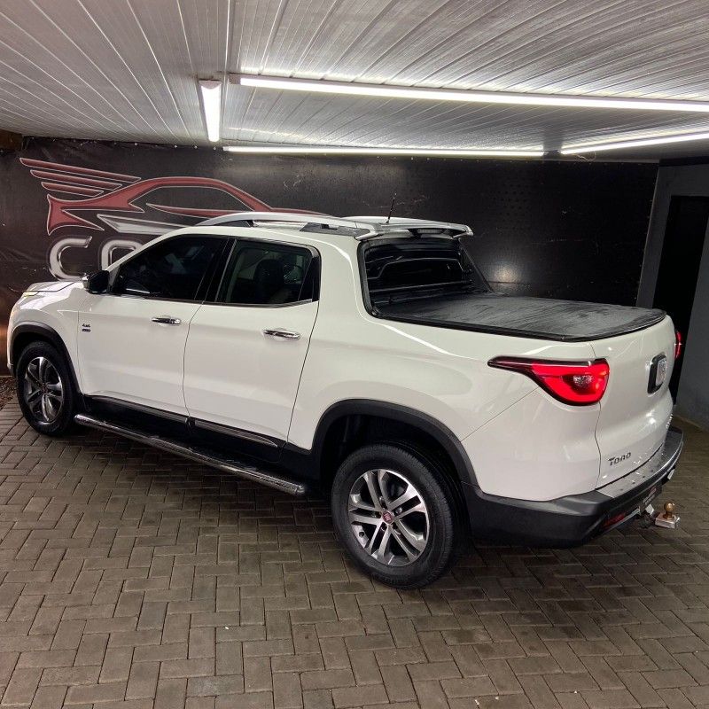 Fiat TORO VOLCANO 2.4 AT9 2017/2017 SÉRGIO VEÍCULOS TEUTÔNIA / Carros no Vale