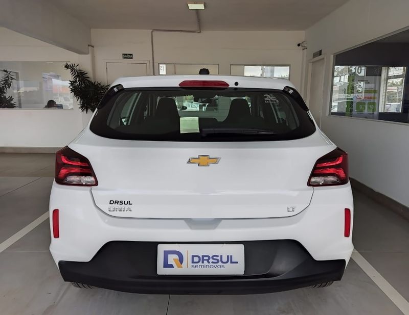 Chevrolet ONIX 1.0 FLEX LT MANUAL 2023/2023 DRSUL SEMINOVOS CAXIAS DO SUL – LAJEADO – SANTA CRUZ DO SUL / Carros no Vale