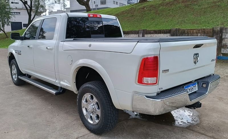 Dodge RAM 6.7 2500 LARAMIE 4X4 CD I6 TURBO DIESEL 4P AUTOMÁTICO 2018/2018 CAMINHÕES & CAMIONETAS PASSO FUNDO / Carros no Vale