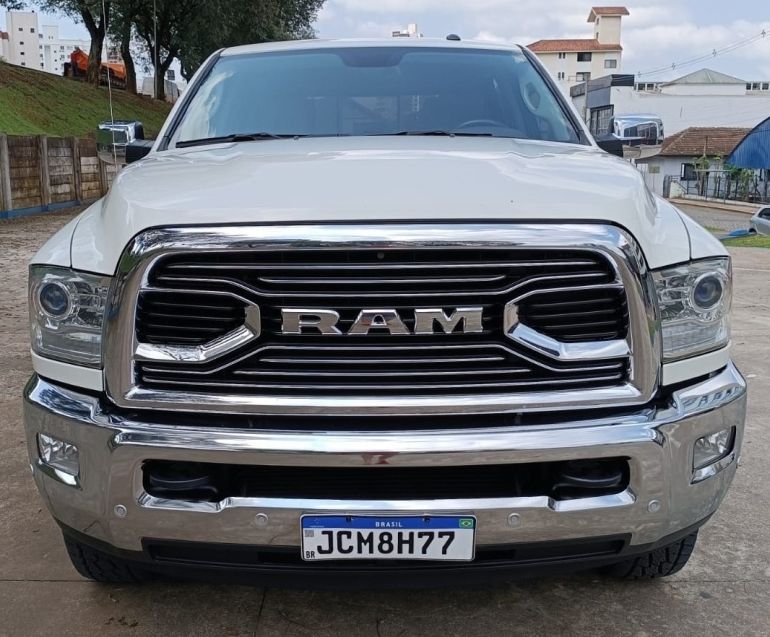 Dodge RAM 6.7 2500 LARAMIE 4X4 CD I6 TURBO DIESEL 4P AUTOMÁTICO 2018/2018 CAMINHÕES & CAMIONETAS PASSO FUNDO / Carros no Vale