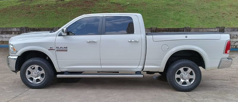 Dodge RAM 6.7 2500 LARAMIE 4X4 CD I6 TURBO DIESEL 4P AUTOMÁTICO 2018/2018 CAMINHÕES & CAMIONETAS PASSO FUNDO / Carros no Vale