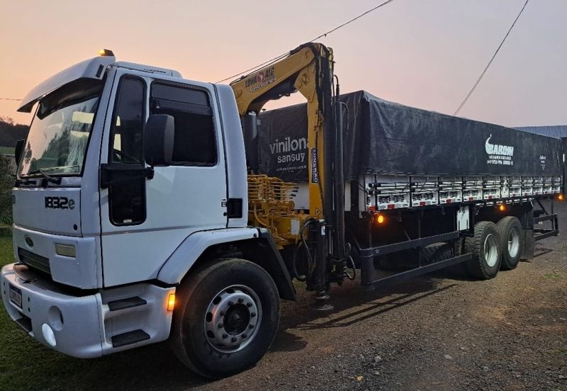 Ford Cargo 1832 E Turbo 2p Munck 2010/2010 CAMINHÕES & CAMIONETAS PASSO FUNDO / Carros no Vale