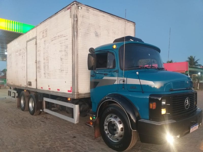 Mercedes-Benz 1113 L-1113 3-Eixos Baú 1983/1983 CAMINHÕES & CAMIONETAS PASSO FUNDO / Carros no Vale