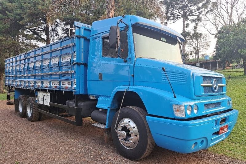 Mercedes-Benz 1620 L-1620 3-Eixos Top Line Graneleiro 2000/2000 CAMINHÕES & CAMIONETAS PASSO FUNDO / Carros no Vale