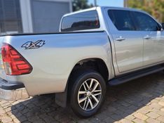 Toyota HILUX 2.8 SRV 4X4 CD 16V DIESEL 4P AUTOMÁTICO 2019/2020 CAMINHÕES & CAMIONETAS PASSO FUNDO / Carros no Vale