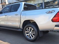 Toyota HILUX 2.8 SRV 4X4 CD 16V DIESEL 4P AUTOMÁTICO 2019/2020 CAMINHÕES & CAMIONETAS PASSO FUNDO / Carros no Vale