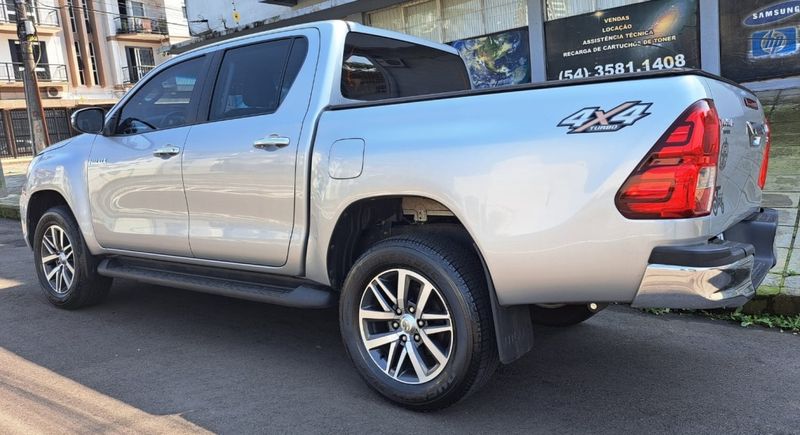 Toyota HILUX 2.8 SRV 4X4 CD 16V DIESEL 4P AUTOMÁTICO 2019/2020 CAMINHÕES & CAMIONETAS PASSO FUNDO / Carros no Vale