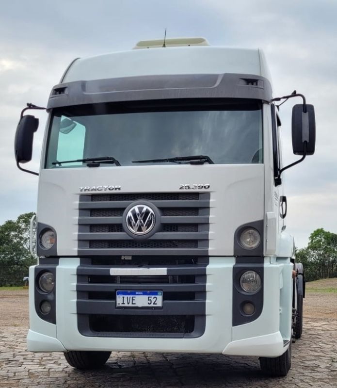 Volkswagen 25390 25-390 E Constel 6×2 2p E5 2013/2014 CAMINHÕES & CAMIONETAS PASSO FUNDO / Carros no Vale