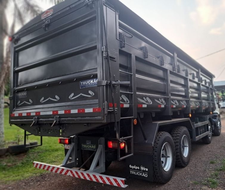 Volvo VM 330 8×2 2p Caçamba 2012/2012 CAMINHÕES & CAMIONETAS PASSO FUNDO / Carros no Vale