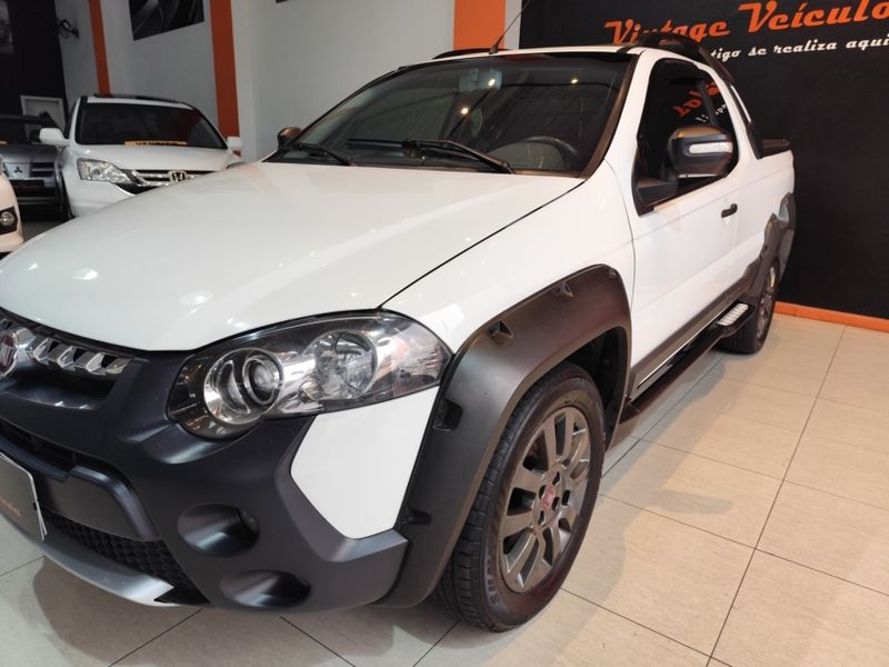 Fiat STRADA 1.8 MPI ADVENTURE CE 16V FLEX 2P MANUAL 2015/2016 VINTAGE VEÍCULOS CAXIAS DO SUL / Carros no Vale