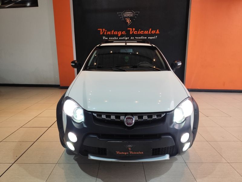 Fiat STRADA 1.8 MPI ADVENTURE CE 16V FLEX 2P MANUAL 2015/2016 VINTAGE VEÍCULOS CAXIAS DO SUL / Carros no Vale